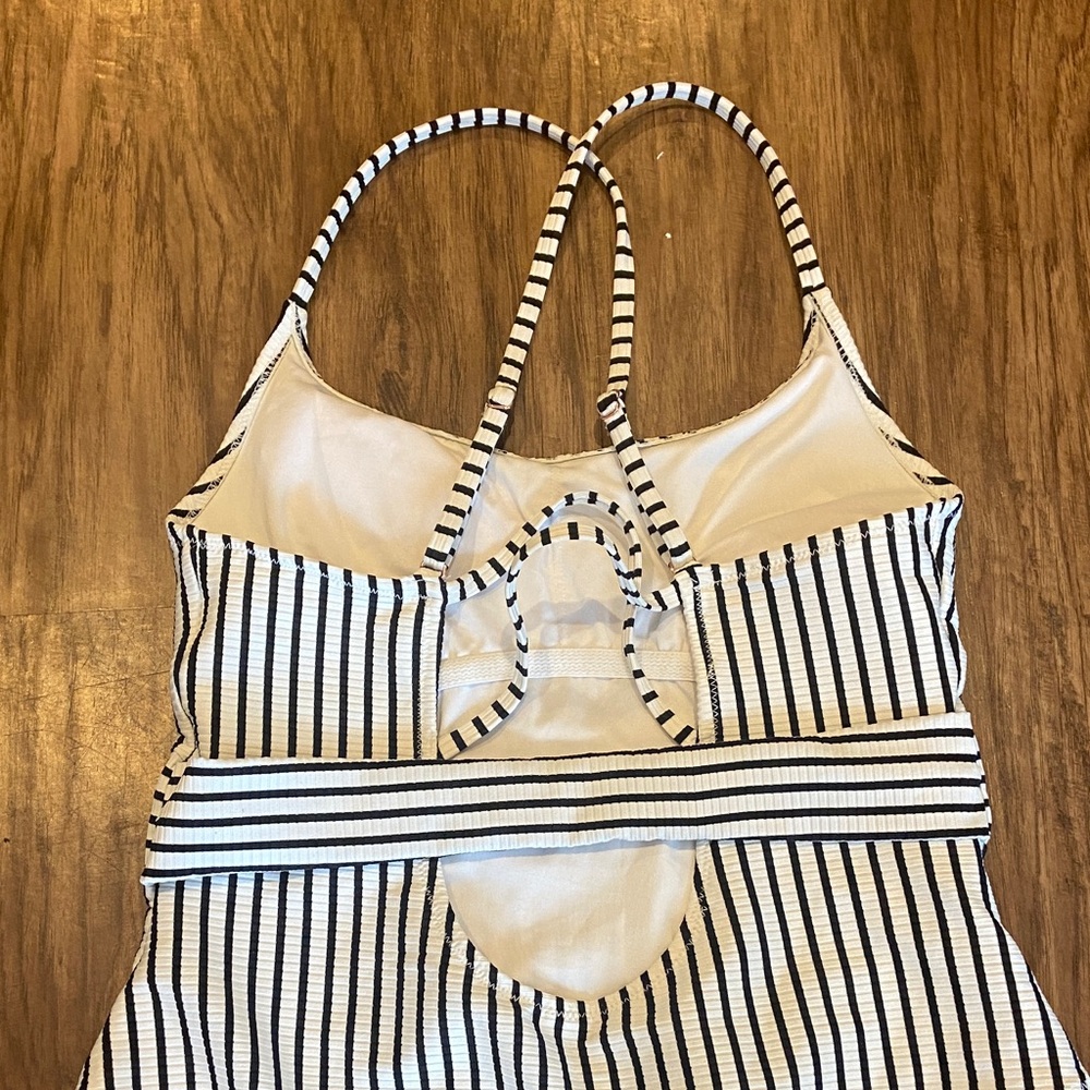 Shade and Shore black-and-white striped swimsuit - Picture 4 of 4
